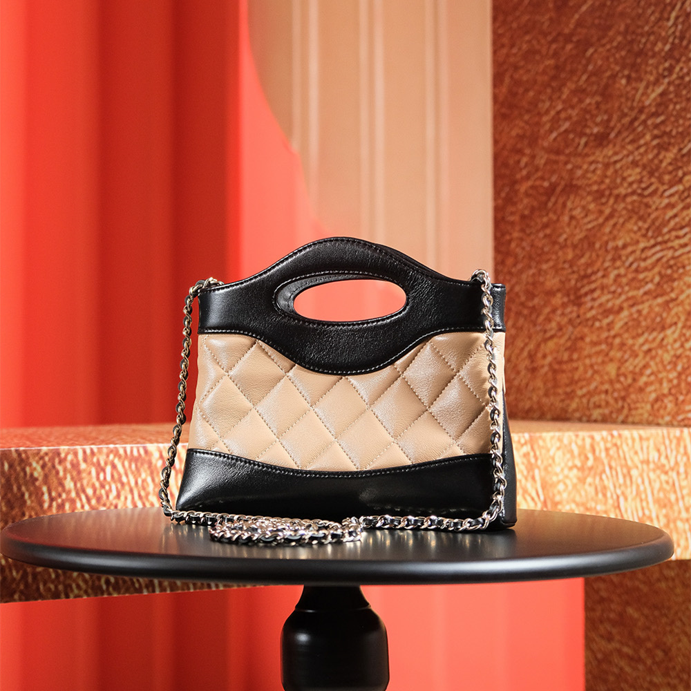 Chanel 香奈兒 Leather Goods