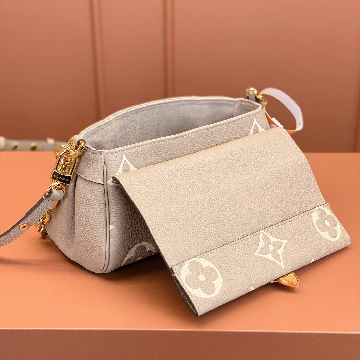 Louis Vuitton 路易威登 Chain Bag