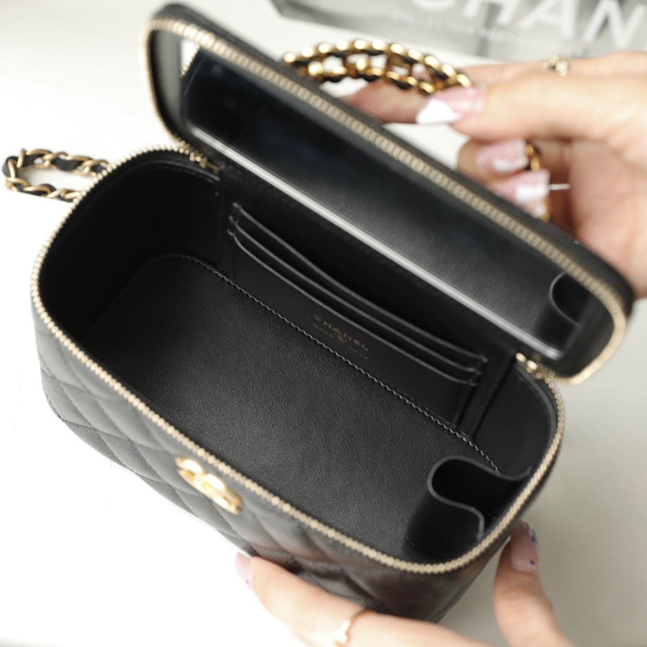 Chanel 香奈兒 Leather Goods