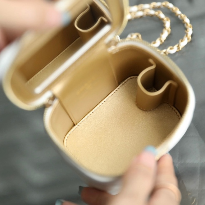 Chanel 香奈兒 Leather Goods