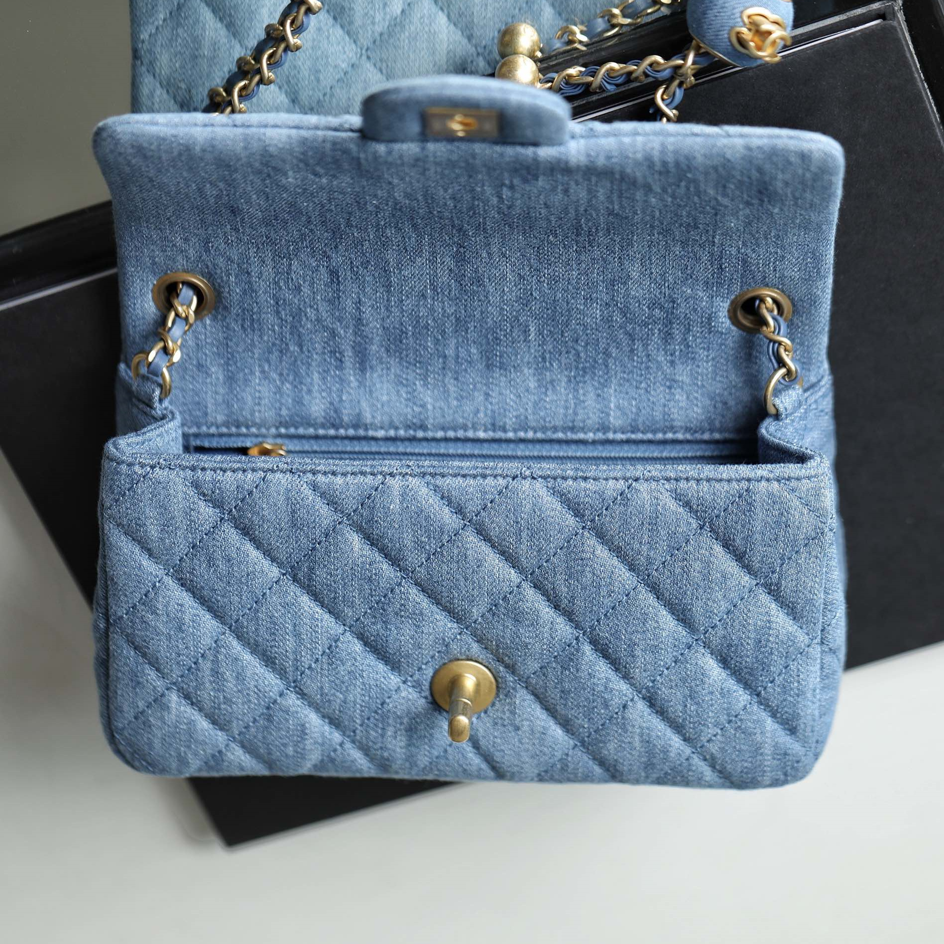 Chanel 香奈兒 Leather Goods