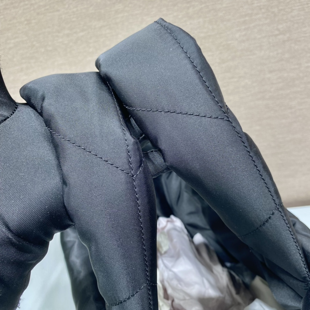 Prada 普拉達 Leather Goods