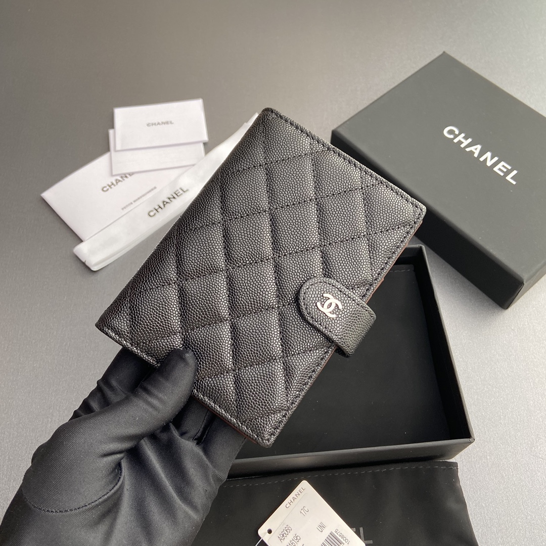 高仿Chanel*24K系列AP3824護照夾魚子醬黑色銀扣免檢版