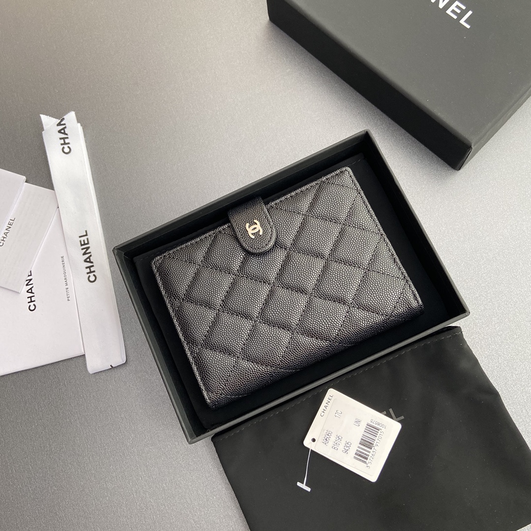 高仿Chanel*24K系列AP3824護照夾魚子醬黑色銀扣免檢版