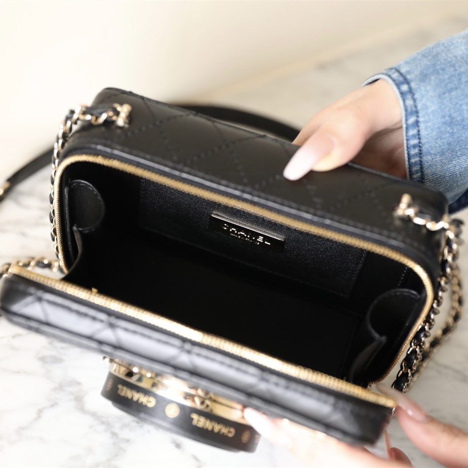Chanel 香奈兒 Leather Goods
