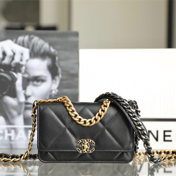 Chanel 香奈兒 Leather Goods