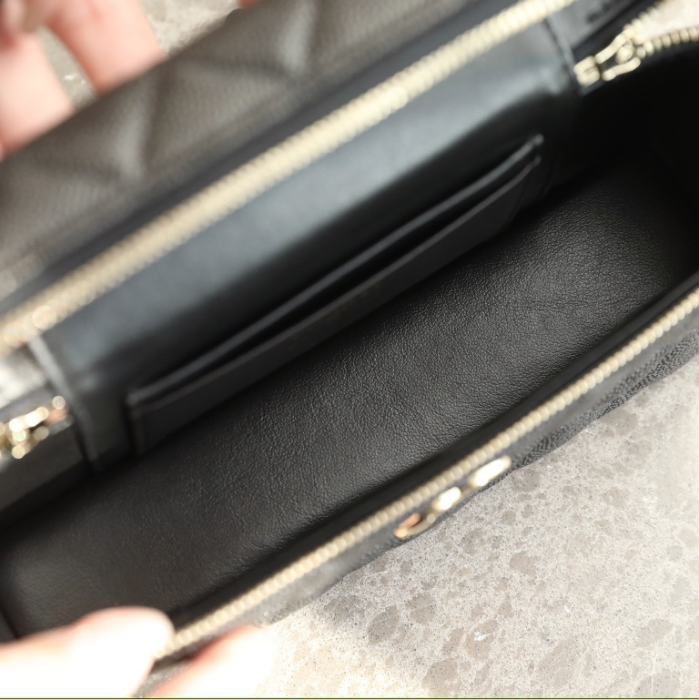 Chanel 香奈兒 Leather Goods