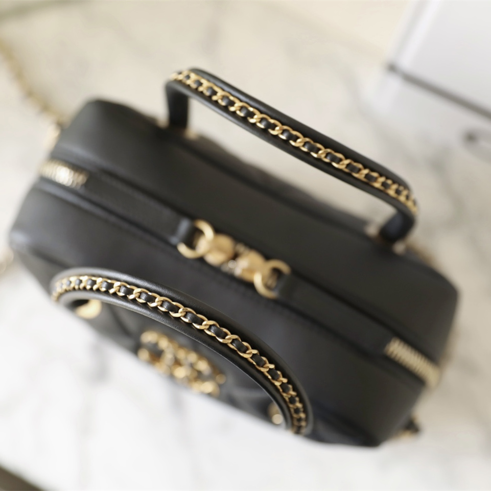 Chanel 香奈兒 Leather Goods