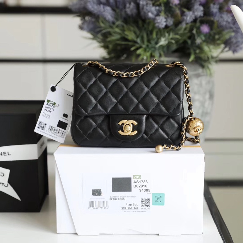 Chanel 香奈兒 Leather Goods