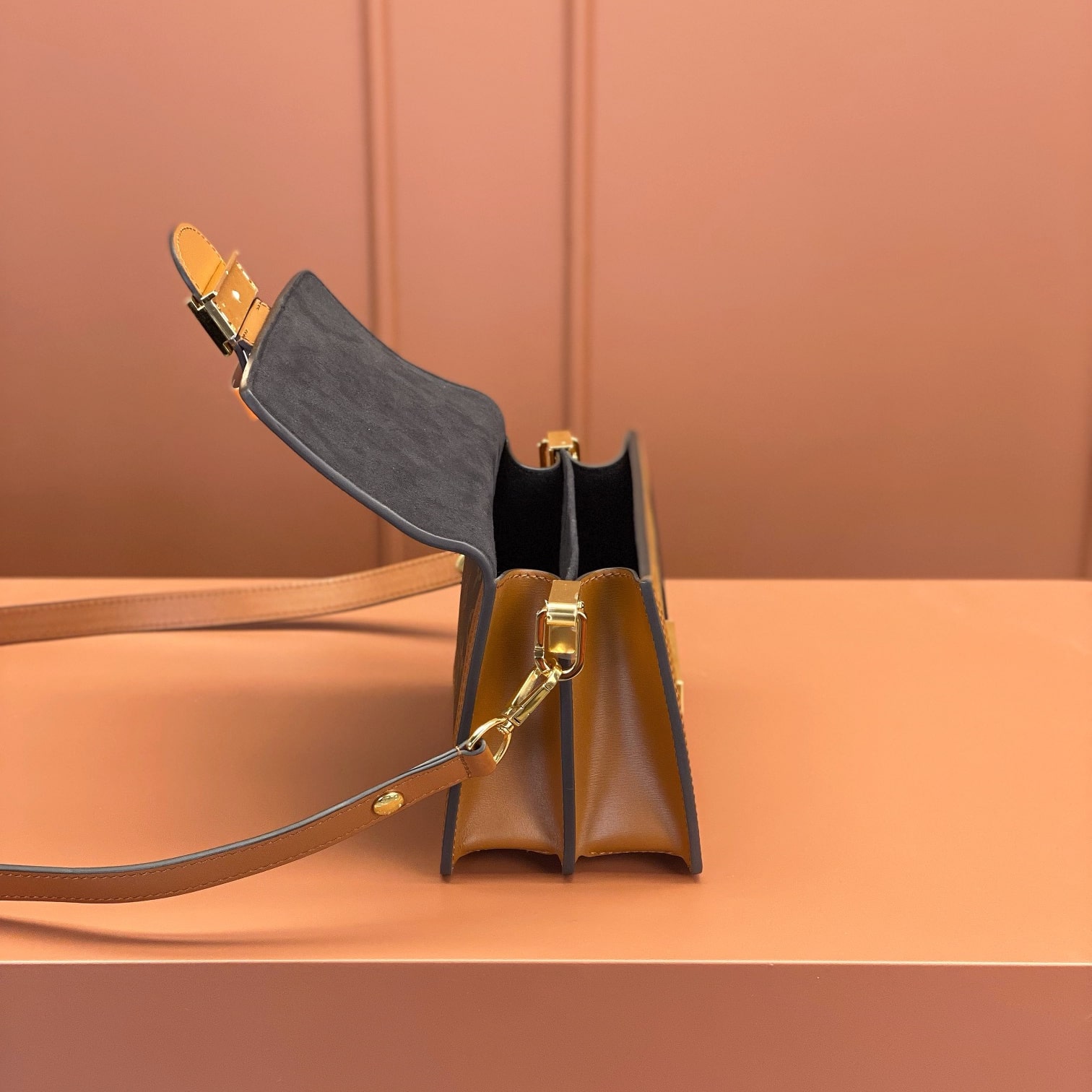 Louis Vuitton 路易威登 Leather Goods