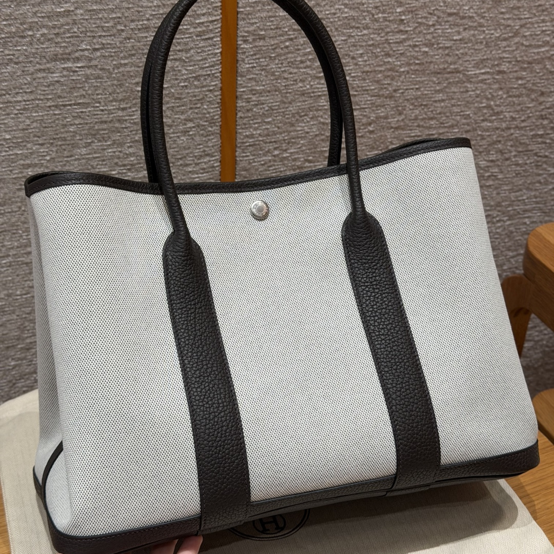 高仿Hermes*Garden Party30系列H05155946淺米色拼烏木色帆布牛皮銀扣純手工