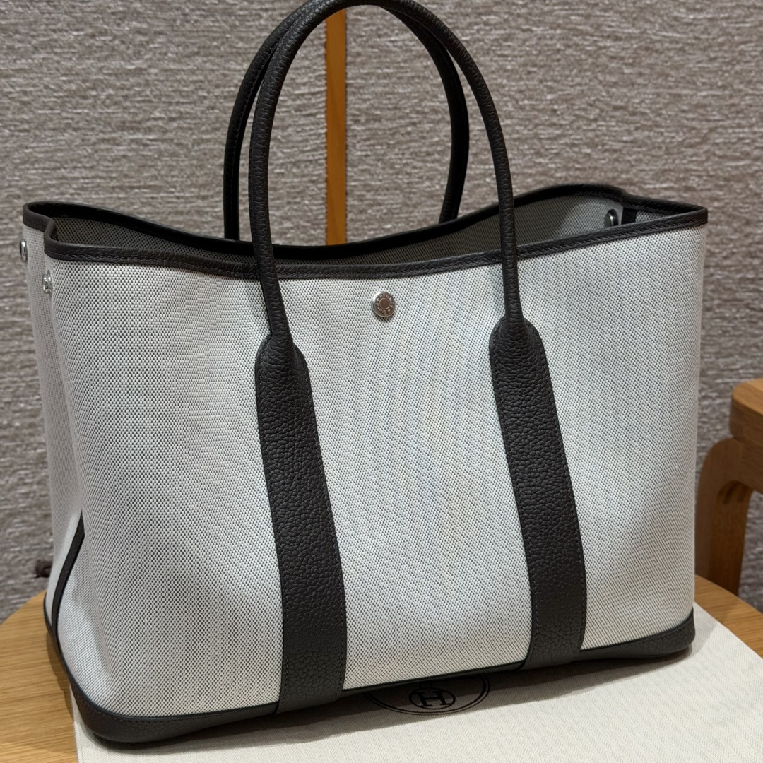 高仿Hermes*Garden Party30系列H05155946淺米色拼烏木色帆布牛皮銀扣純手工