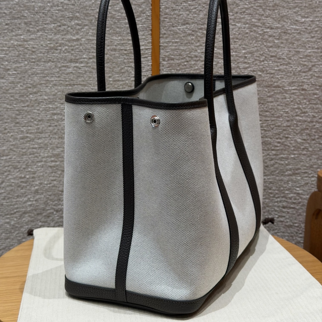 高仿Hermes*Garden Party30系列H05155946淺米色拼烏木色帆布牛皮銀扣純手工