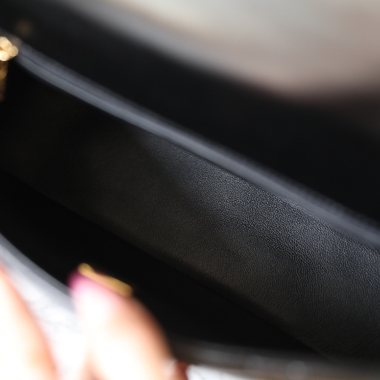Chanel 香奈兒 Leather Goods
