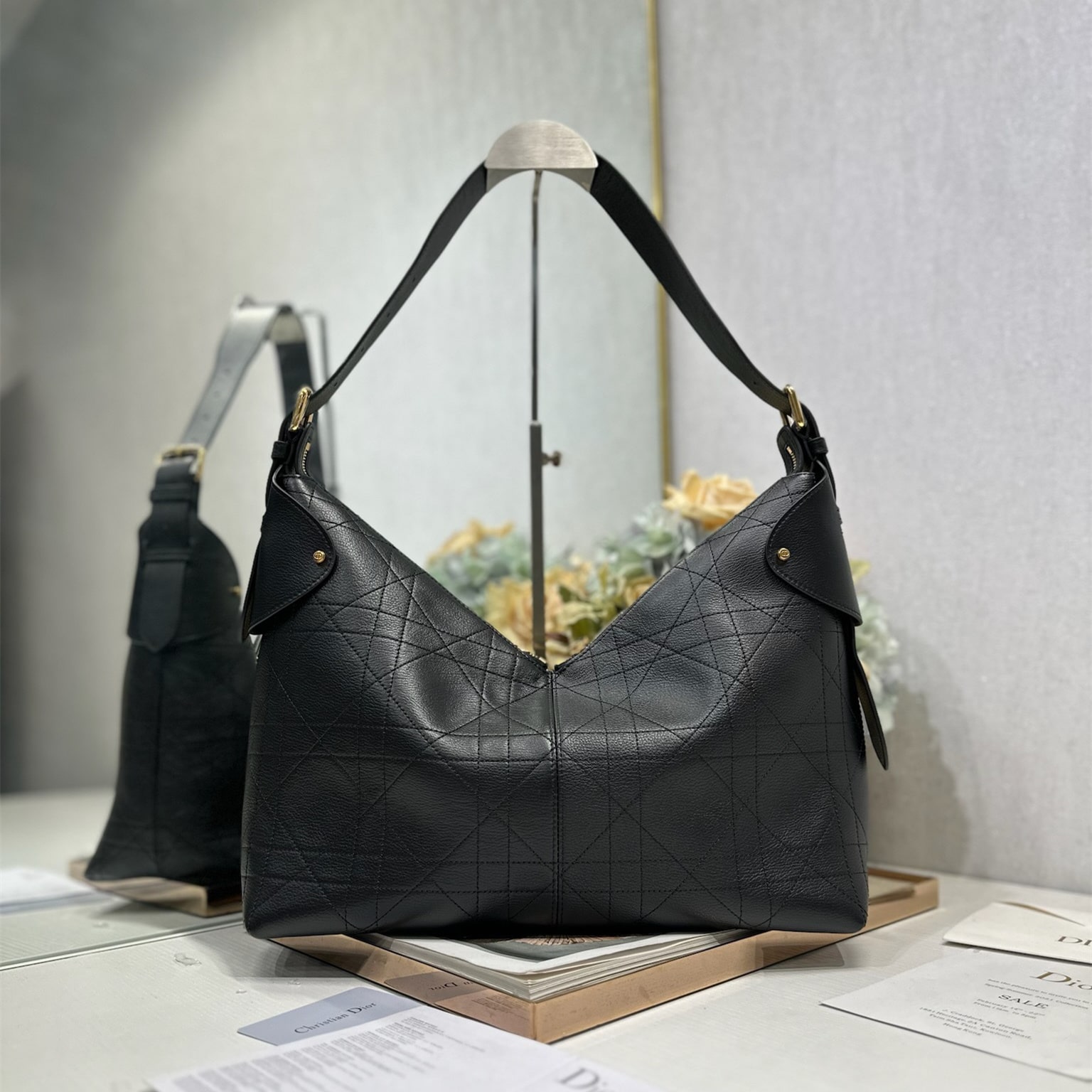 高仿Dior*Voyage系列M284M902小牛皮單肩包大號黑色免檢版