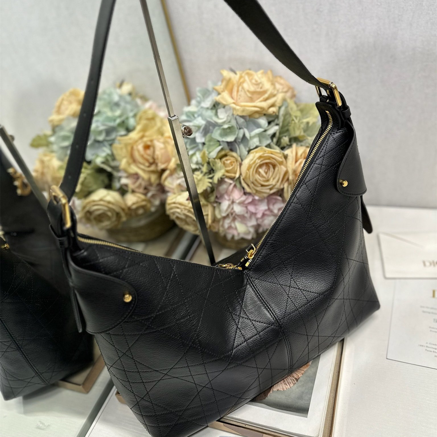 高仿Dior*Voyage系列M284M902小牛皮單肩包大號黑色免檢版