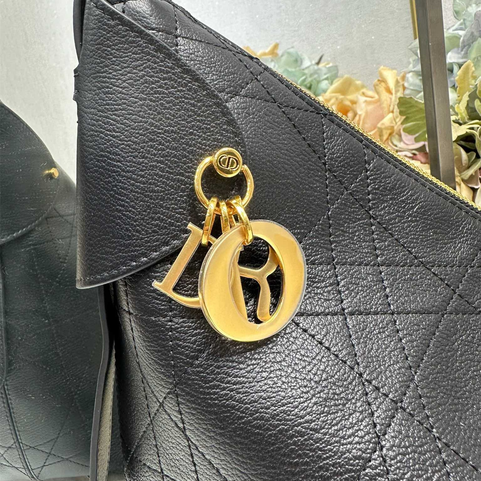高仿Dior*Voyage系列M284M902小牛皮單肩包大號黑色免檢版
