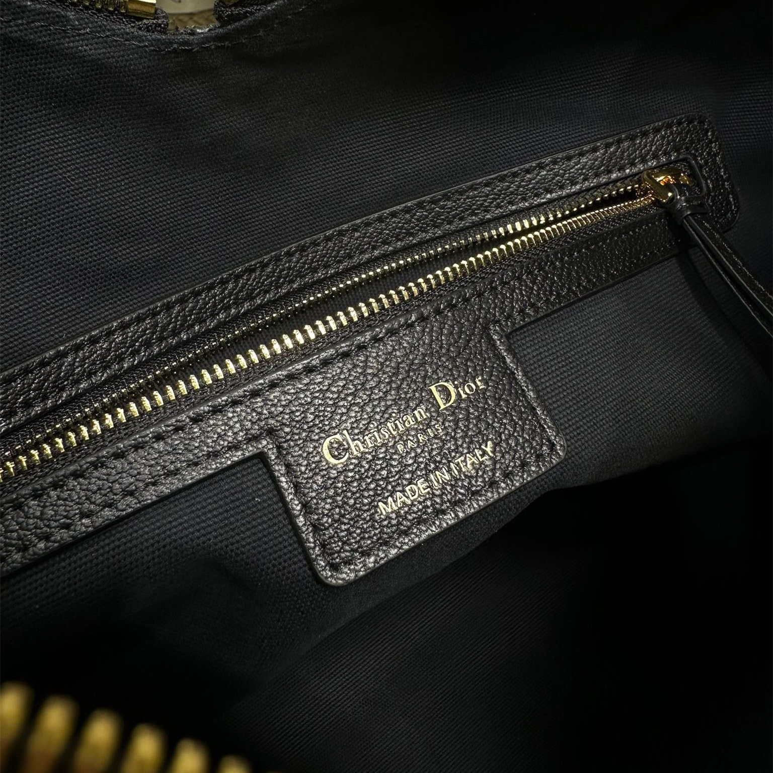 高仿Dior*Voyage系列M284M902小牛皮單肩包大號黑色免檢版