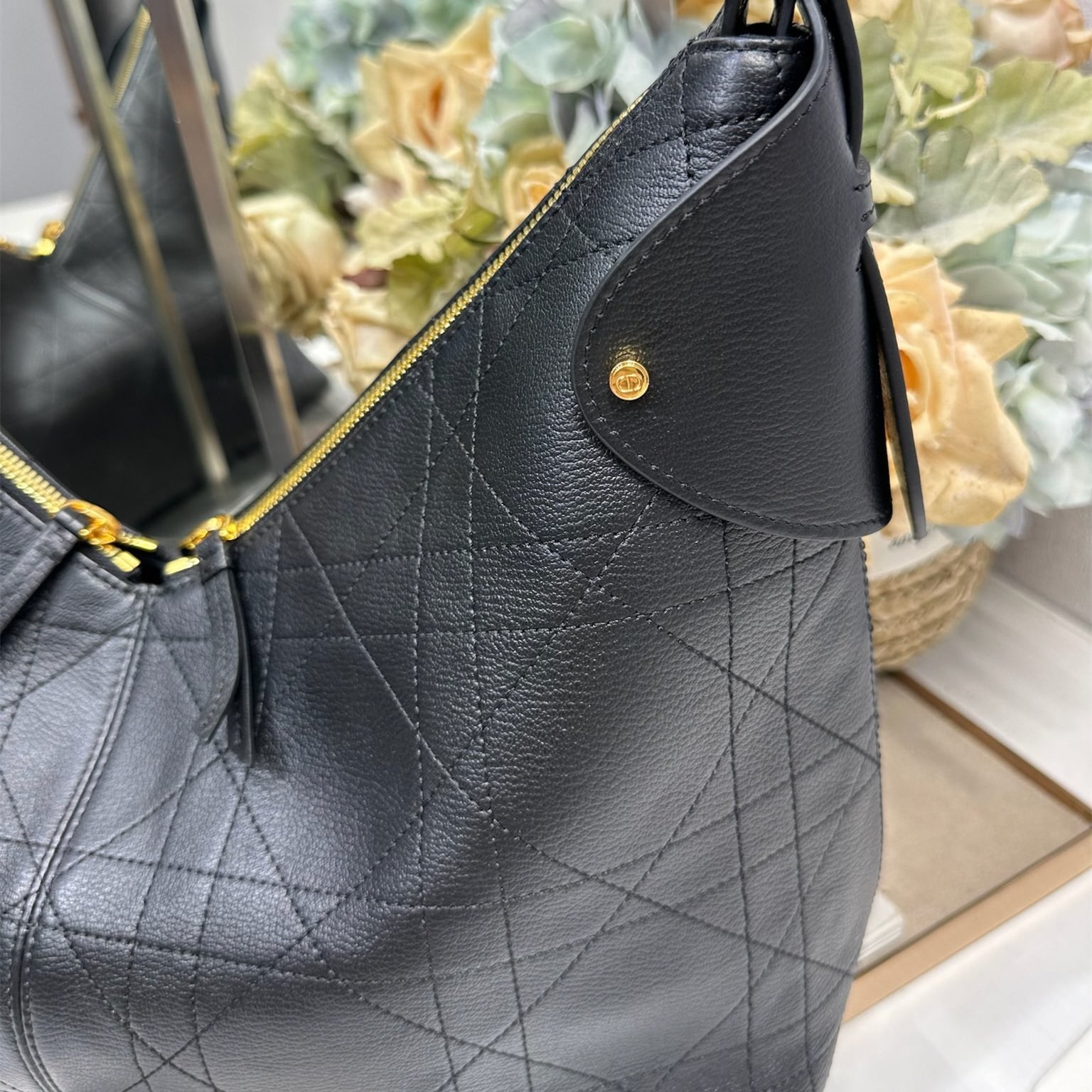 高仿Dior*Voyage系列M284M902小牛皮單肩包大號黑色免檢版