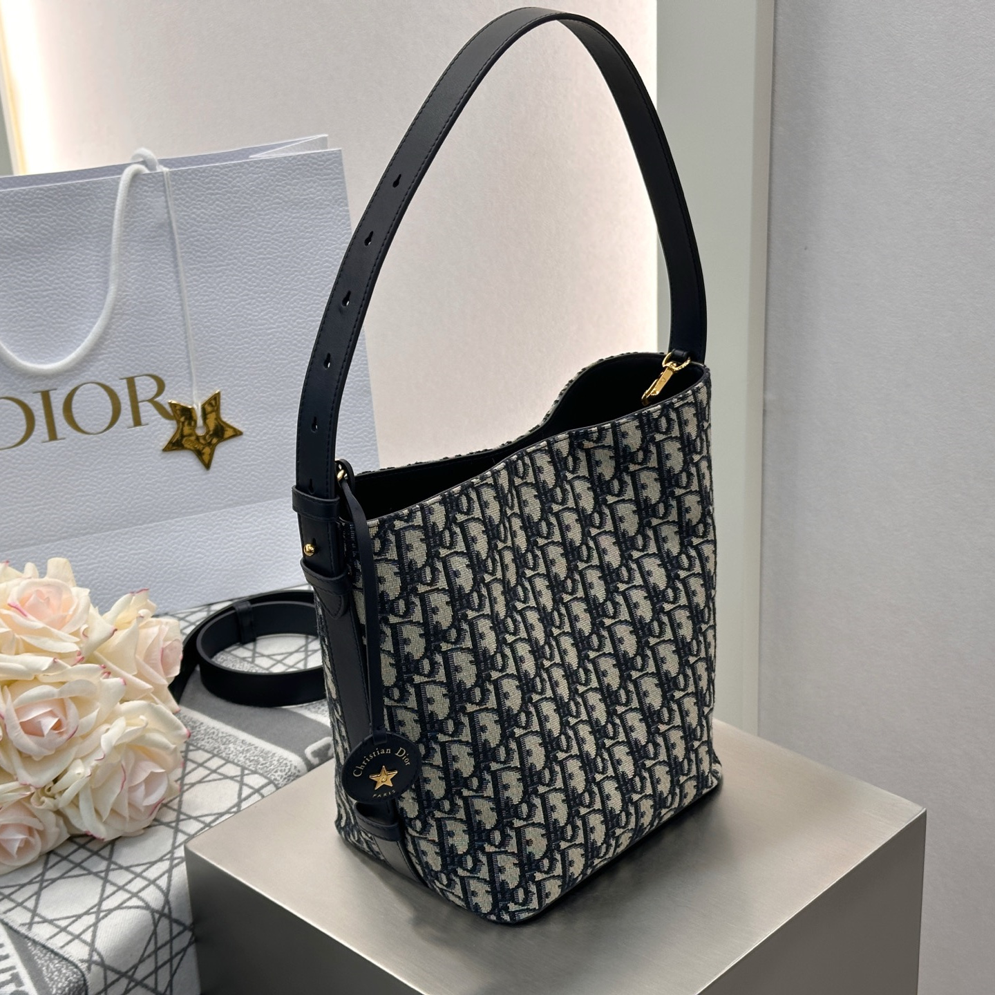 高仿Dior*Star系列M2854M928印花水桶包藍色小號免檢版