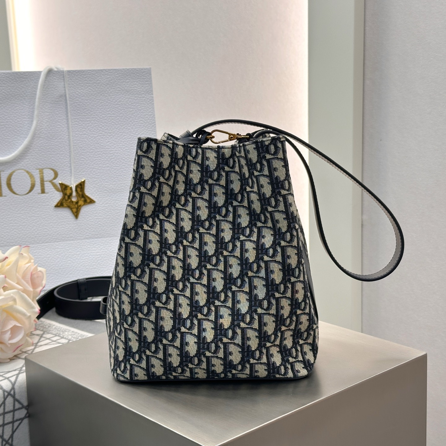 高仿Dior*Star系列M2854M928印花水桶包藍色小號免檢版